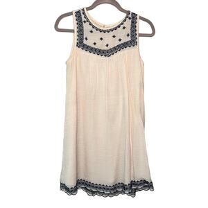 Blu Pepper Ivory/blue embroidered sleeveless mini dress Size Small